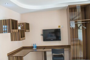 Luksus-dobbeltrom | Skrivebord, blendingsgardiner, strykejern/-brett og wi-fi (inkludert)