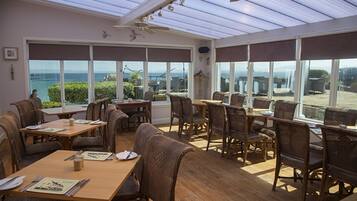 Tägliches inbegriffenes großes Frühstück