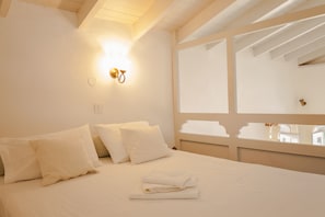 2 habitaciones, tabla de planchar con plancha y cuna de viaje