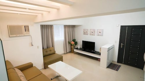 3R + 4ベッド+ 2バス/巨大/エレベーター/東門MTR 1分/永康区/ s8-10