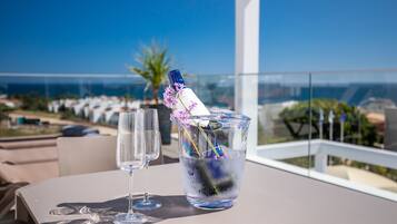 Kahden hengen signature-huone, poreamme | Terassi/patio