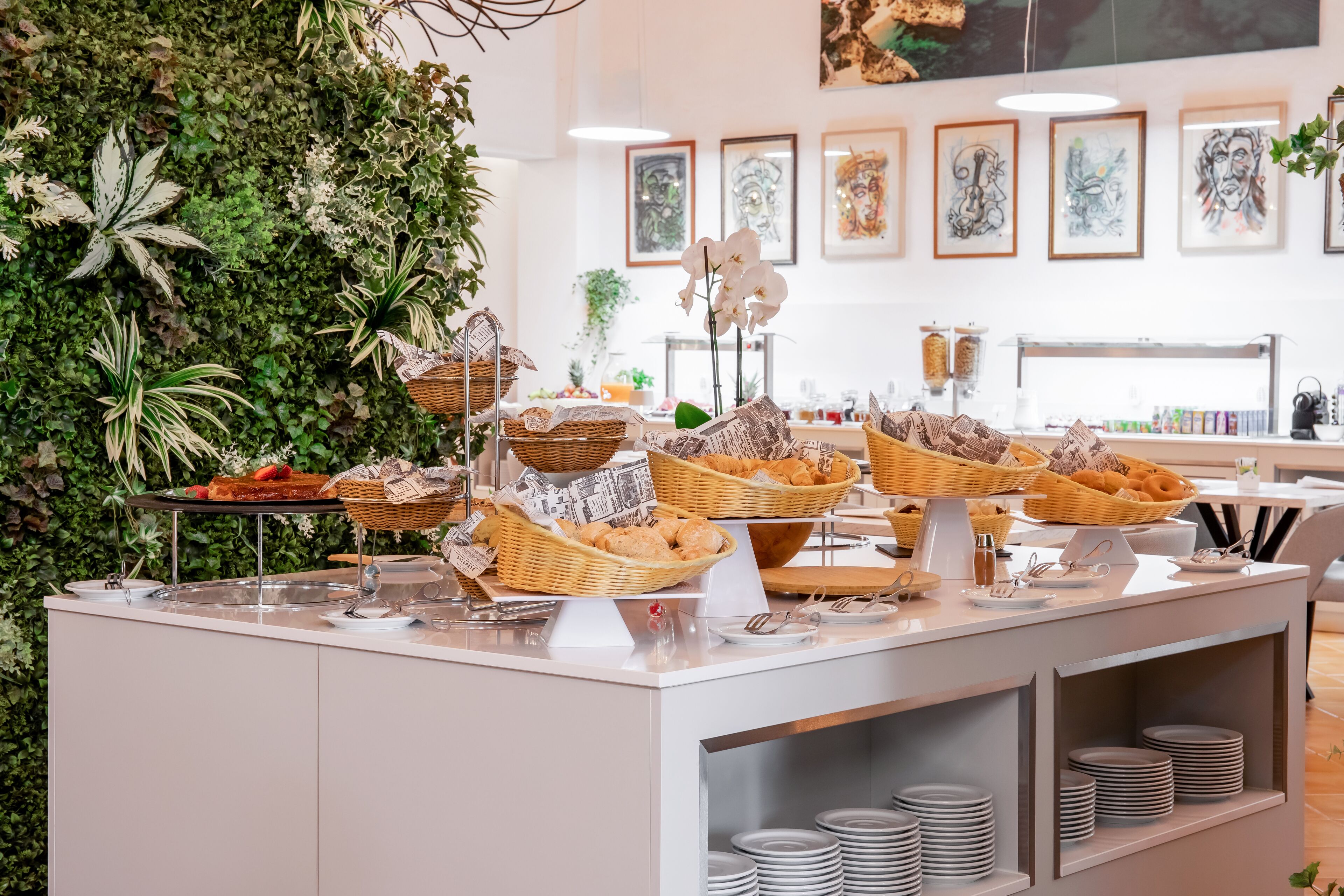 Free daily continental breakfast