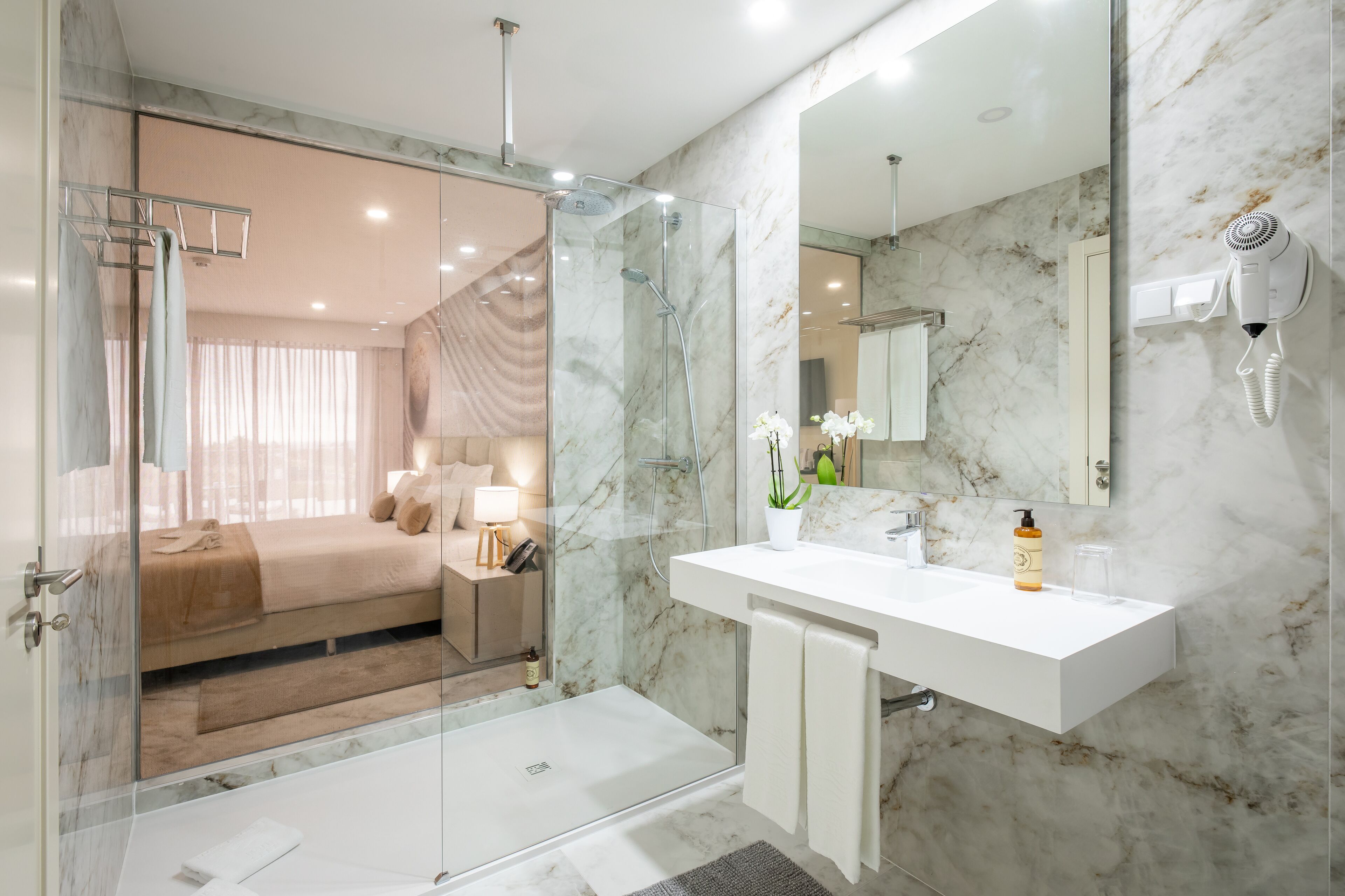 1 bedroom, premium bedding, pillow-top beds, minibar