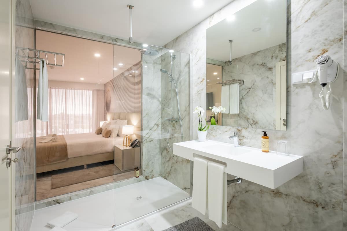 1 bedroom, premium bedding, pillow-top beds, minibar