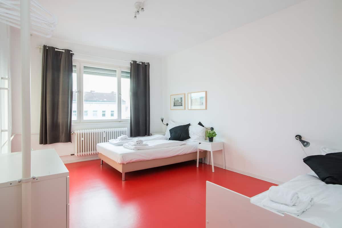 Wedding 13 | 1 bedroom, free WiFi, bed sheets