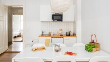 F05 elPilar Friedrichs | In-room dining