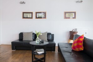 F23 elPilar Friedrichs | Oppholdsområde | Flatskjerm-TV