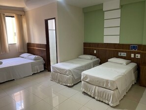 Apto Standard Casal +1 | Blackout drapes, free WiFi, bed sheets