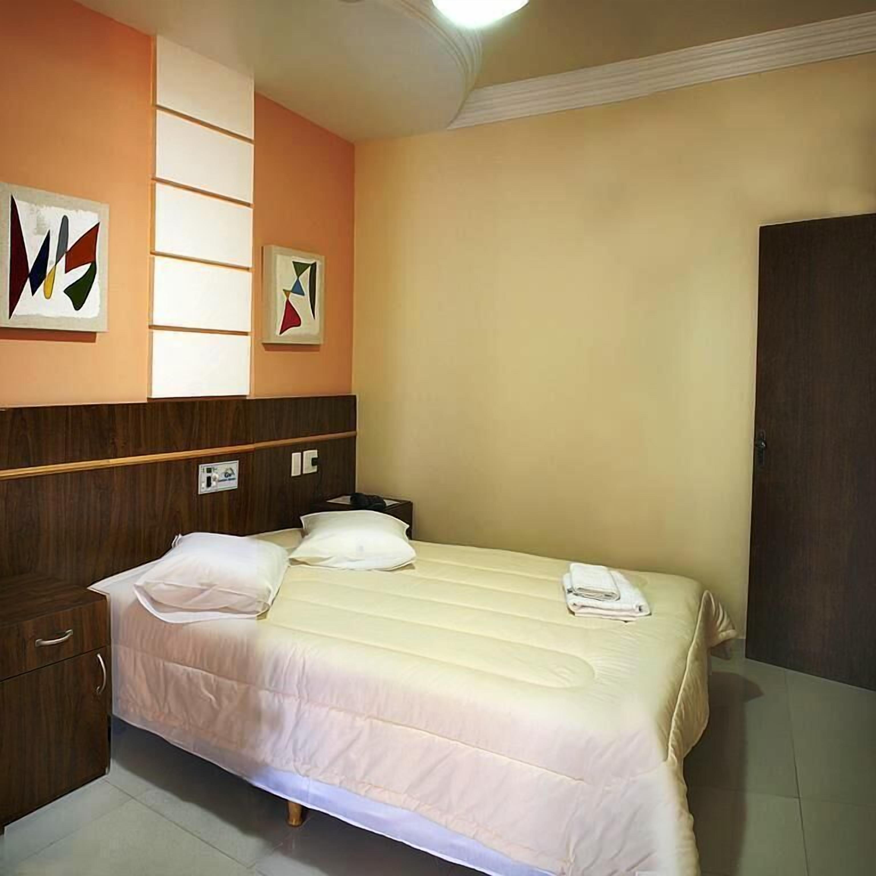 Blackout drapes, free WiFi, bed sheets