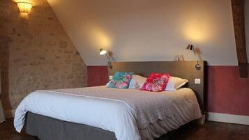 Suite (Avril) | Individually decorated, individually furnished, iron/ironing board