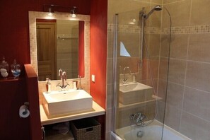Room (Artémis) | Bathroom | Free toiletries, hair dryer, towels - Chambres d'Hôtes de Parseval (Senlis)