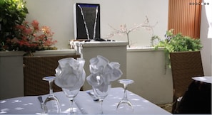 Aperto a pranzo e cena, con tavoli all'aperto