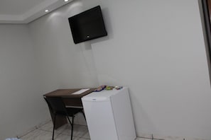 Minibar, laptop workspace, free WiFi, bed sheets - Hotel Soldera Inn (Sertaozinho)