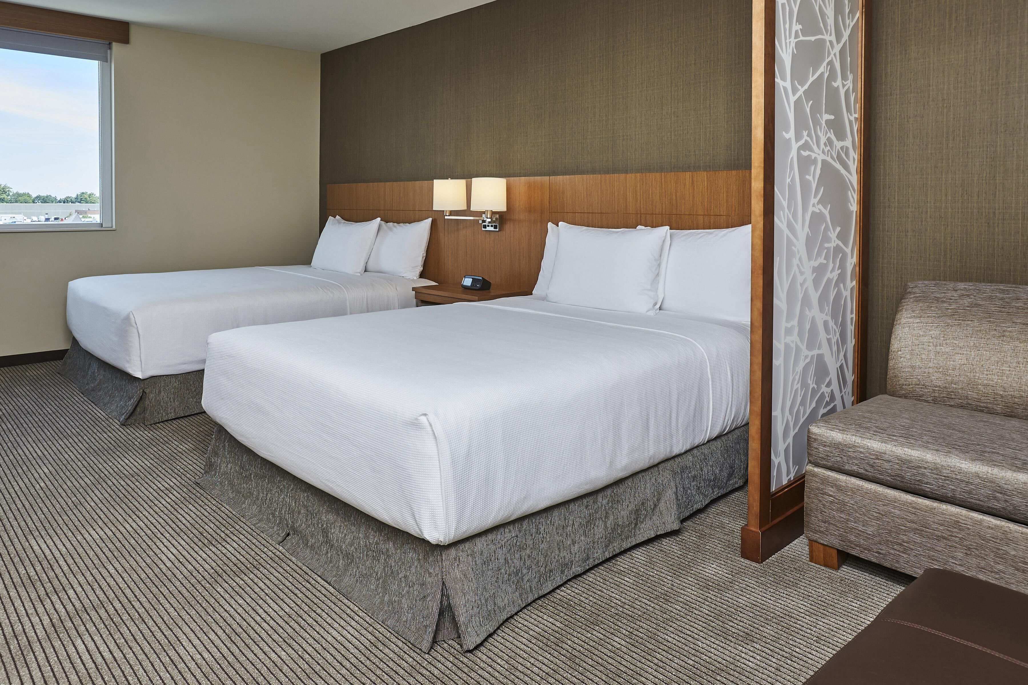 Premium bedding, down comforters, in-room safe, individually decorated