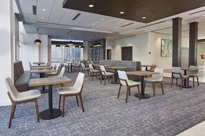 Breakfast, lunch and dinner served - Hyatt Place Toronto/Mississauga Centre (Mississauga)