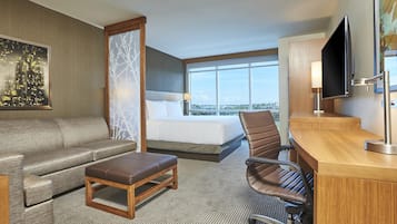 Premium bedding, down comforters, in-room safe, individually decorated