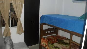 Iron/ironing board, bed sheets