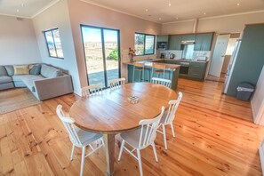 Dining - The Kona - coastal seclusion on Kangaroo Island (Penneshaw)