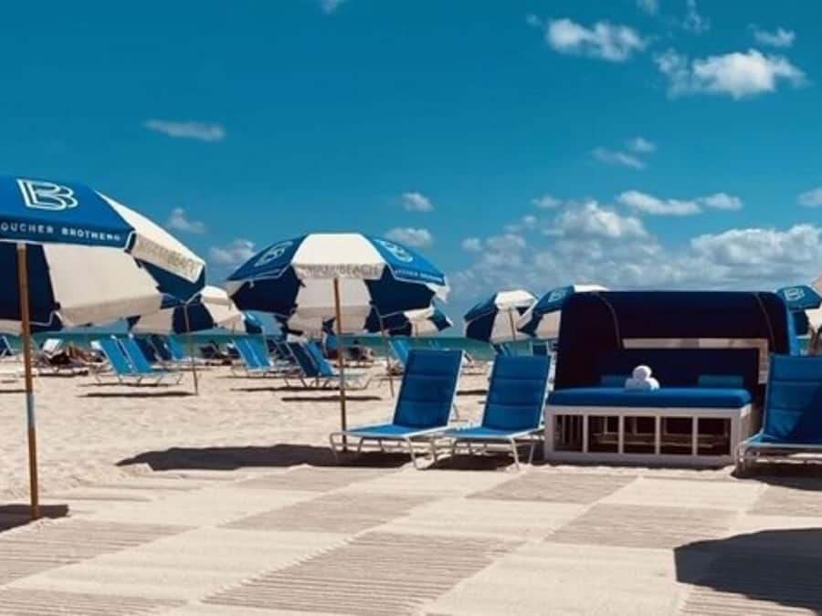 Beach nearby, sun-loungers, beach towels