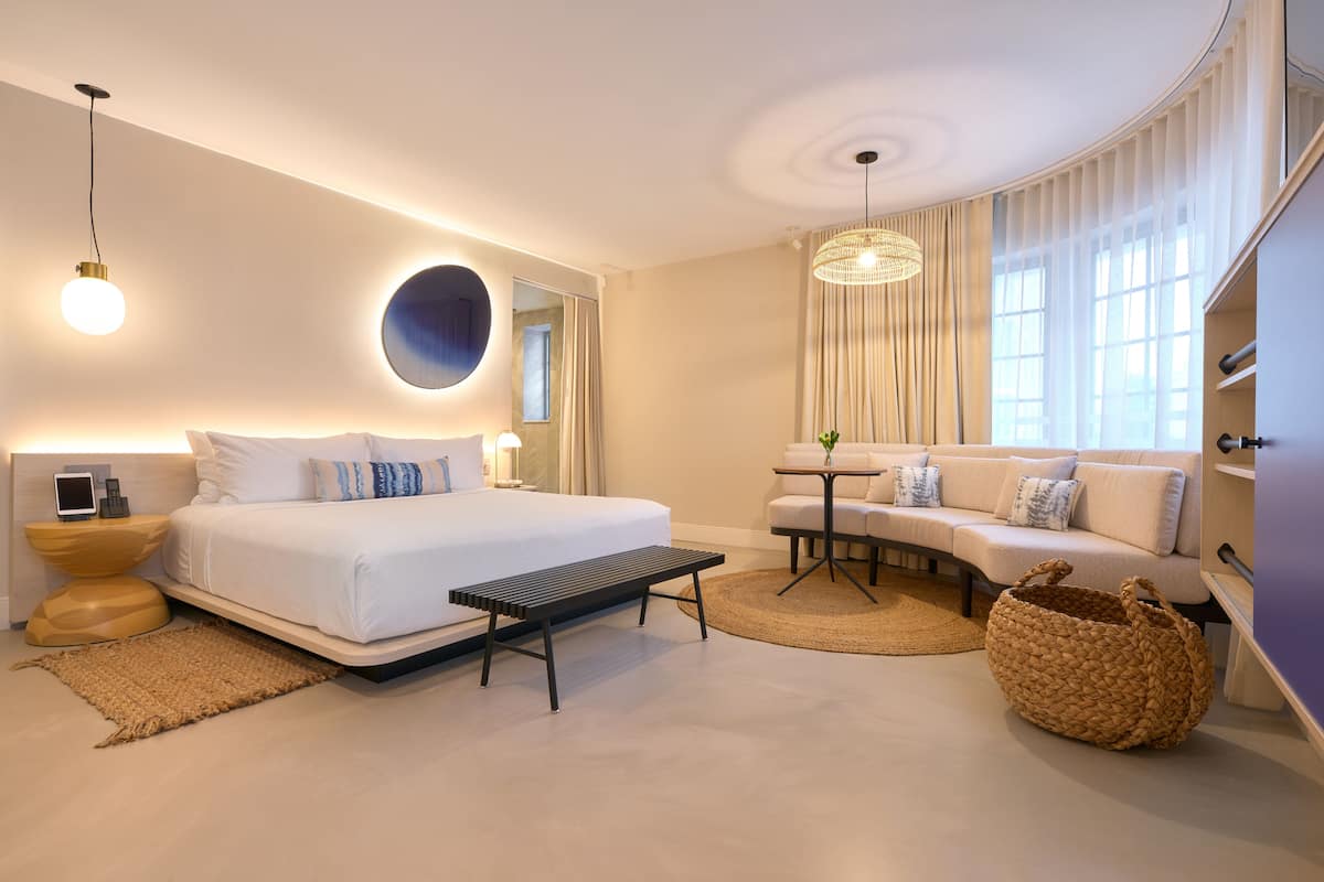Loft Suite | Premium bedding, pillow-top beds, minibar, in-room safe