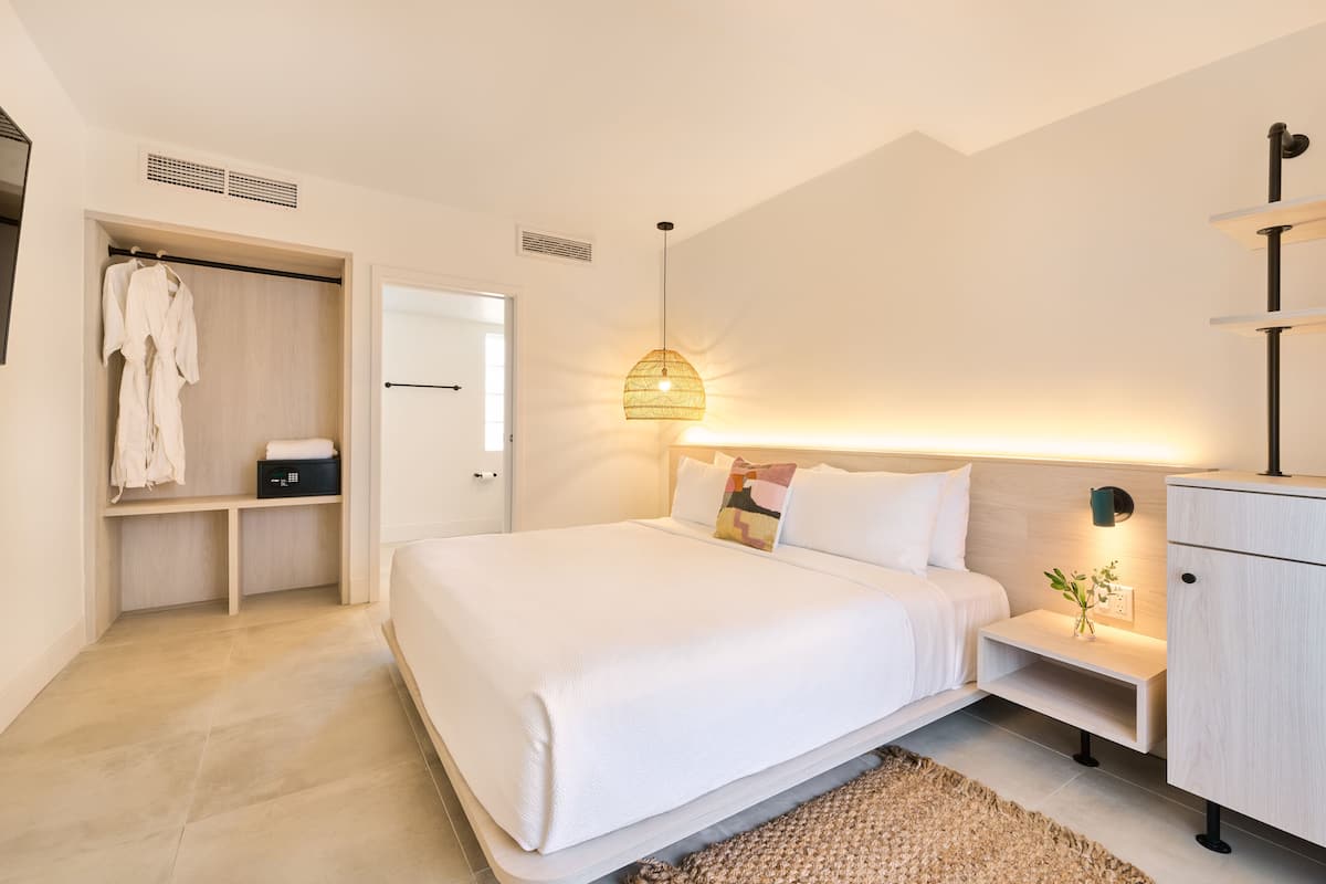 Premium bedding, pillow-top beds, minibar, in-room safe