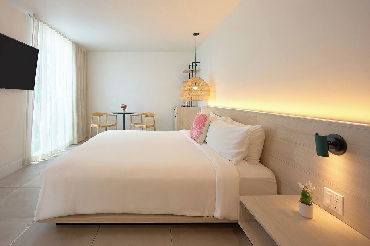 Courtyard Superior King | Premium bedding, pillowtop beds, minibar, in-room safe