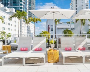 Outdoor pool, open 10:00 AM to 6:00 PM, pool loungers
