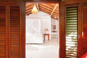 Habitación doble Deluxe, 1 cama King size, en el área del jardín | Minibar, cortinas blackout, wifi gratis y ropa de cama