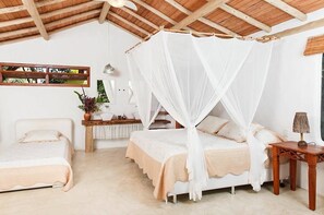 Frigobar, cortinas blackout, Wi-Fi de cortesia, roupa de cama