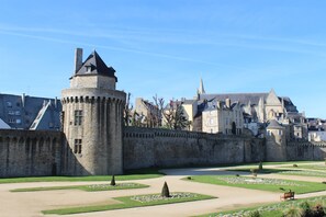 Unclassified image, 5 of 11, button - Intramural residence "Porte Saint Jean" in Vannes (Vannes)