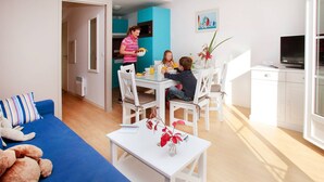 Dining - Apartment in France with Balcony or Terrace (Cabourg)