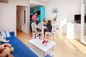 Dining - Apartment in France with Balcony or Terrace (Cabourg)