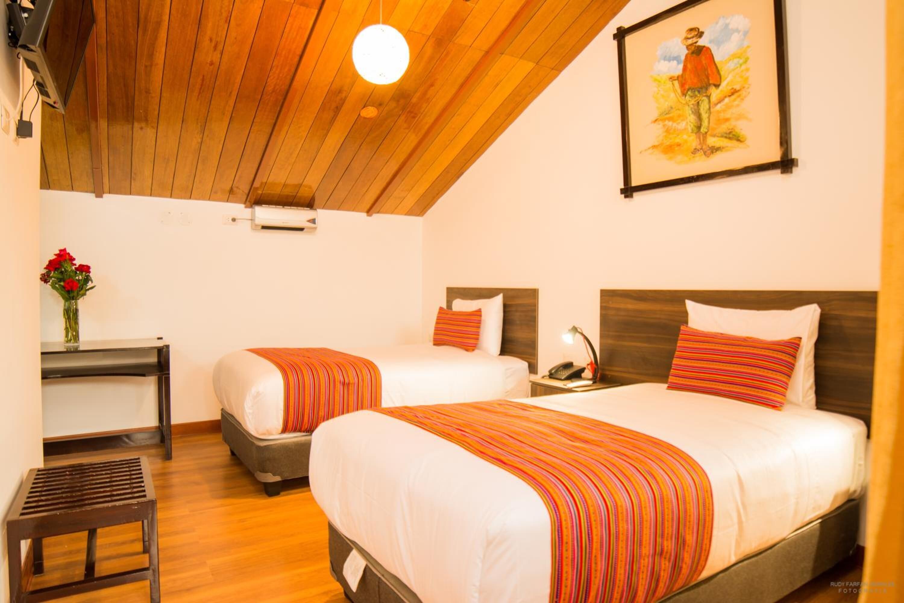 exclusive twin room, 2 single beds | in-room safe, desk, free wifi, bed sheets