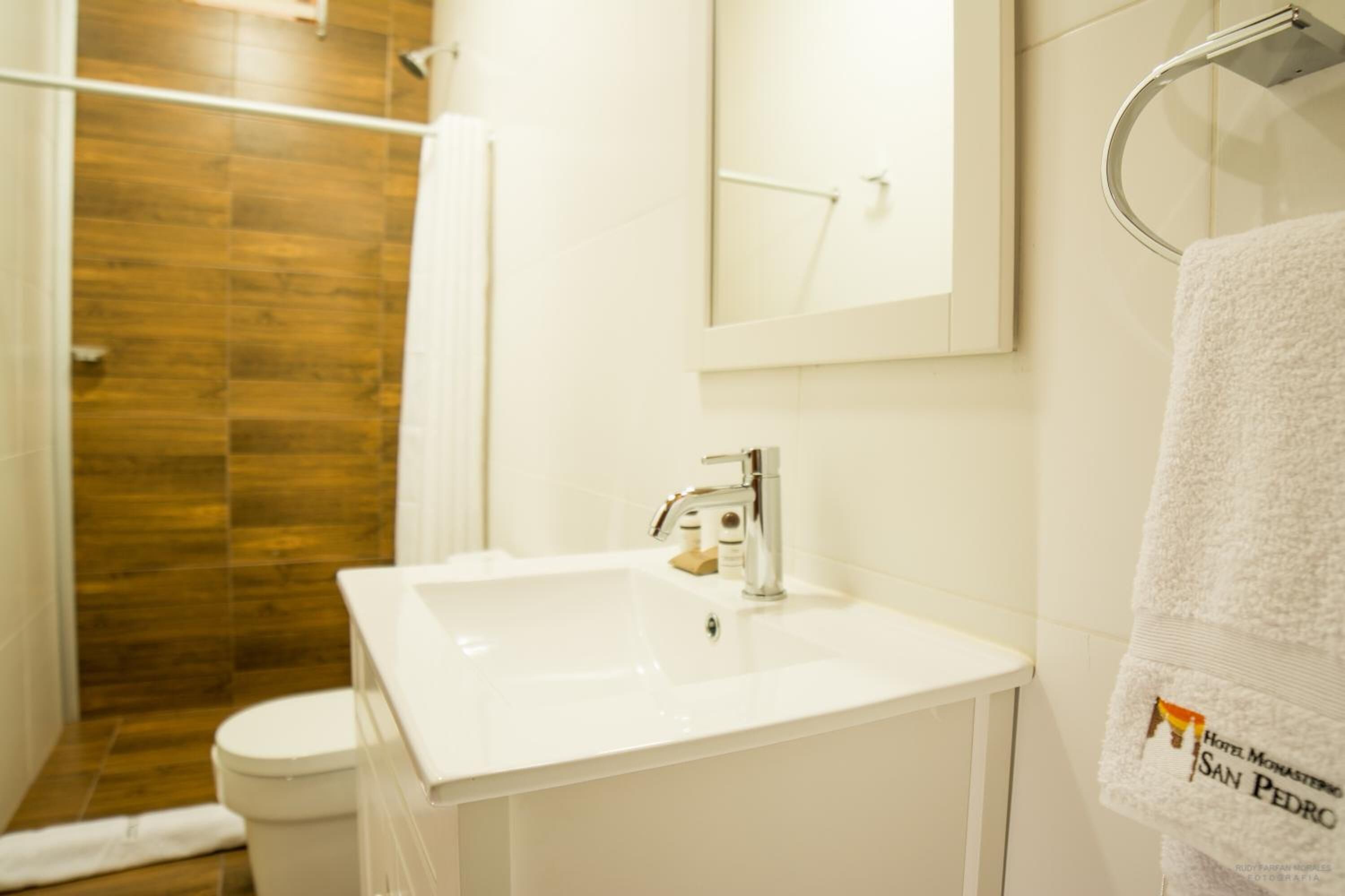 shower, free toiletries, bathrobes, towels