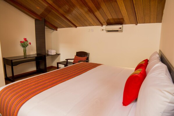 Superior Room, 1 King Bed, Non Smoking | In-room safe, desk, free WiFi, bed sheets - Hotel San Pedro Plaza (Cusco)