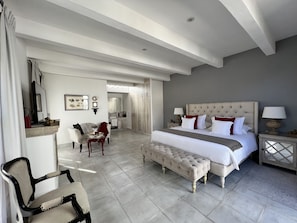 Grand Suite, 1 King Bed, City View