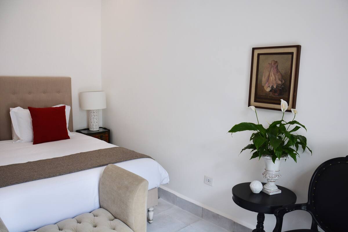 1 bedroom, Egyptian cotton sheets, premium bedding, in-room safe