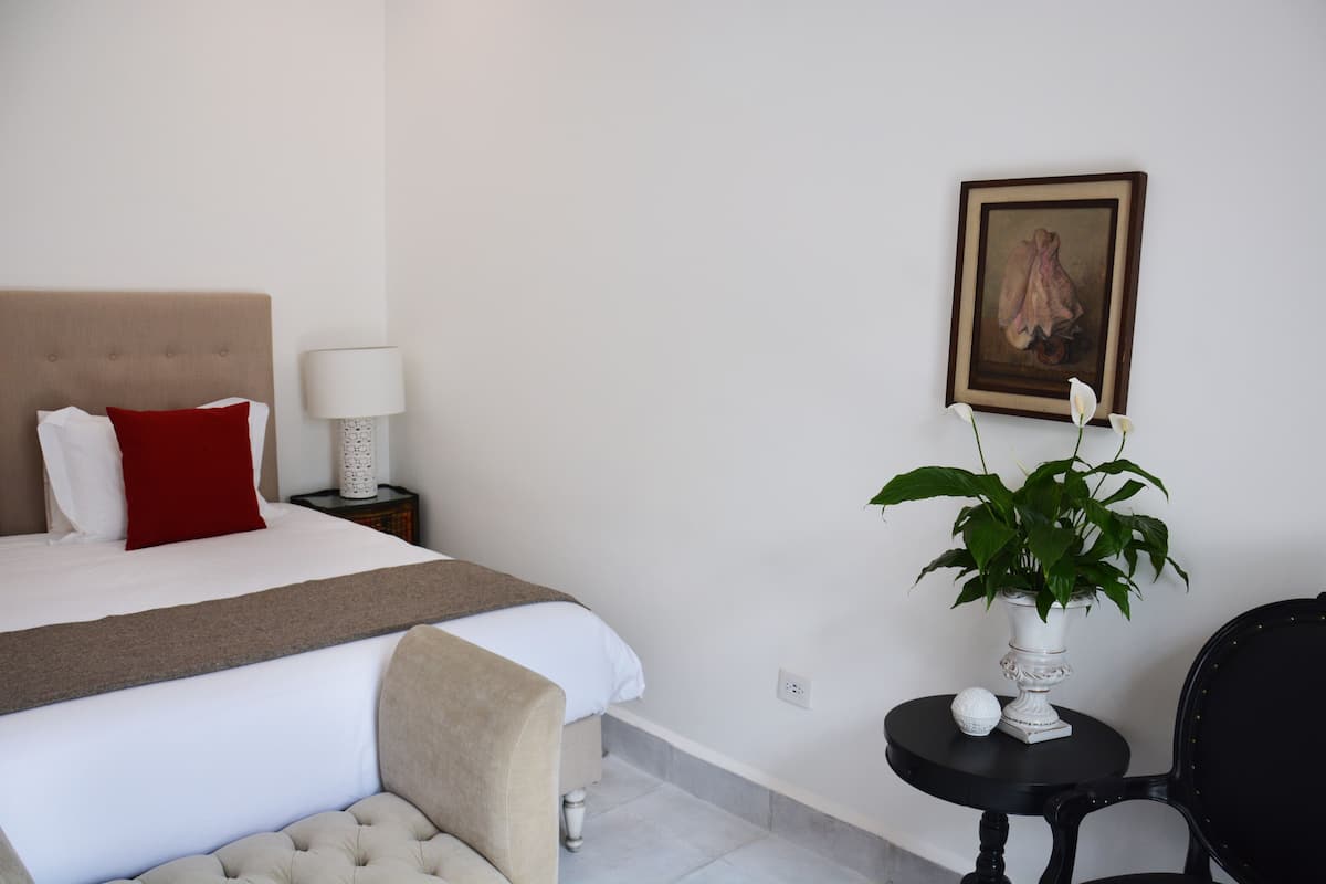 1 bedroom, Egyptian cotton sheets, premium bedding, in-room safe
