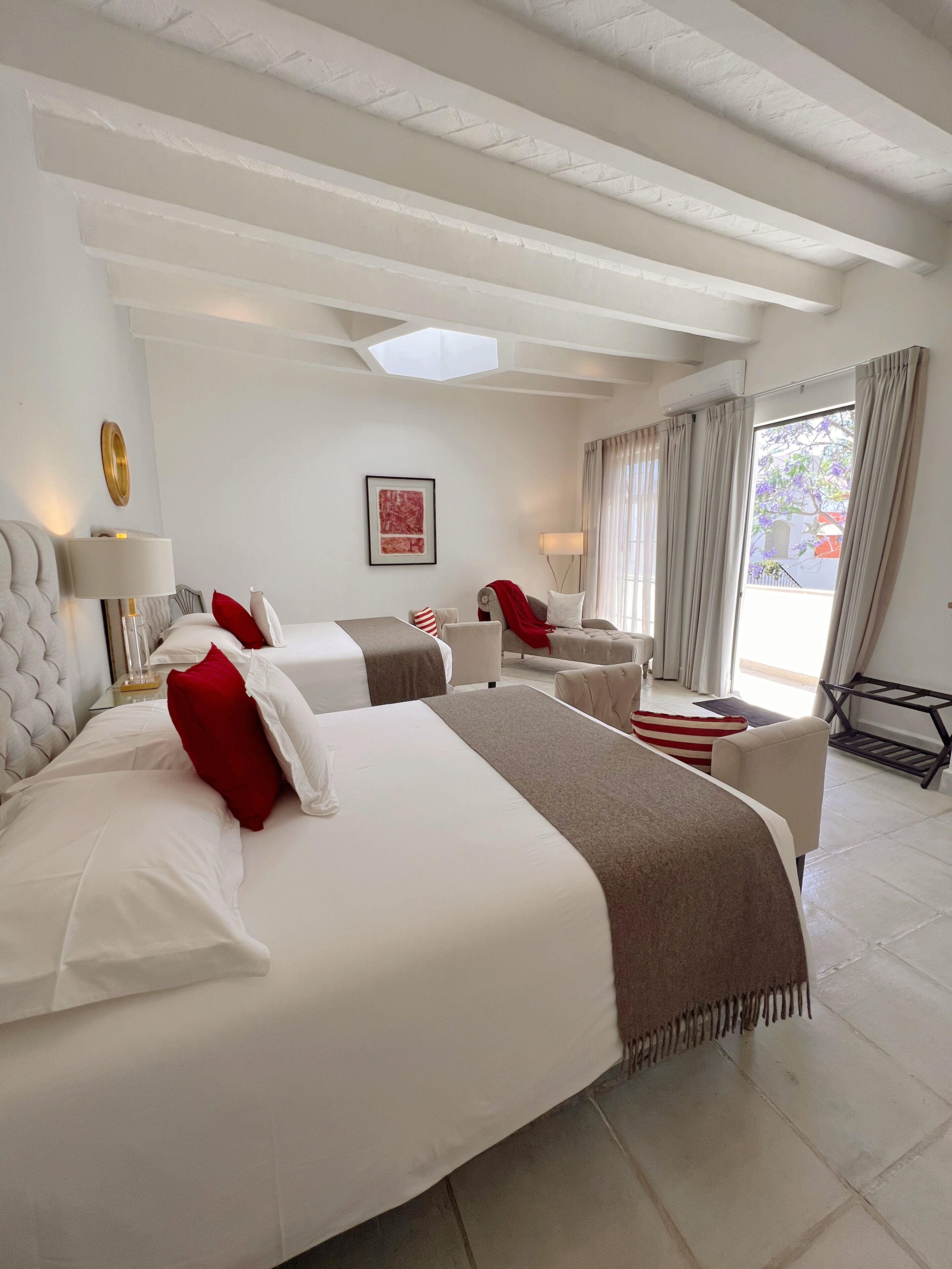 Luksussviitti, 2 keskisuurta parisänkyä, näköala pihalle | Näkymä huoneesta