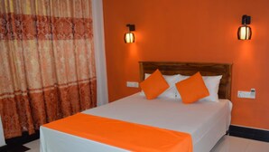 In-room safe, iron/ironing board (on request), cots/infant beds - Gaja Hotel & Rest House (Chunnakam)