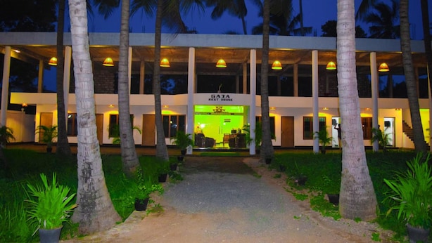 Front of property - Gaja Hotel & Rest House (Chunnakam)