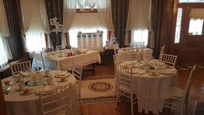 Free daily full breakfast  - The Conner House B&B (Prairie du Rocher)