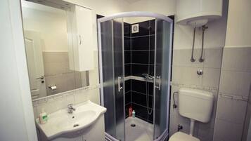 Deluxe Double Room | Bathroom | Shower, free toiletries, hair dryer, slippers