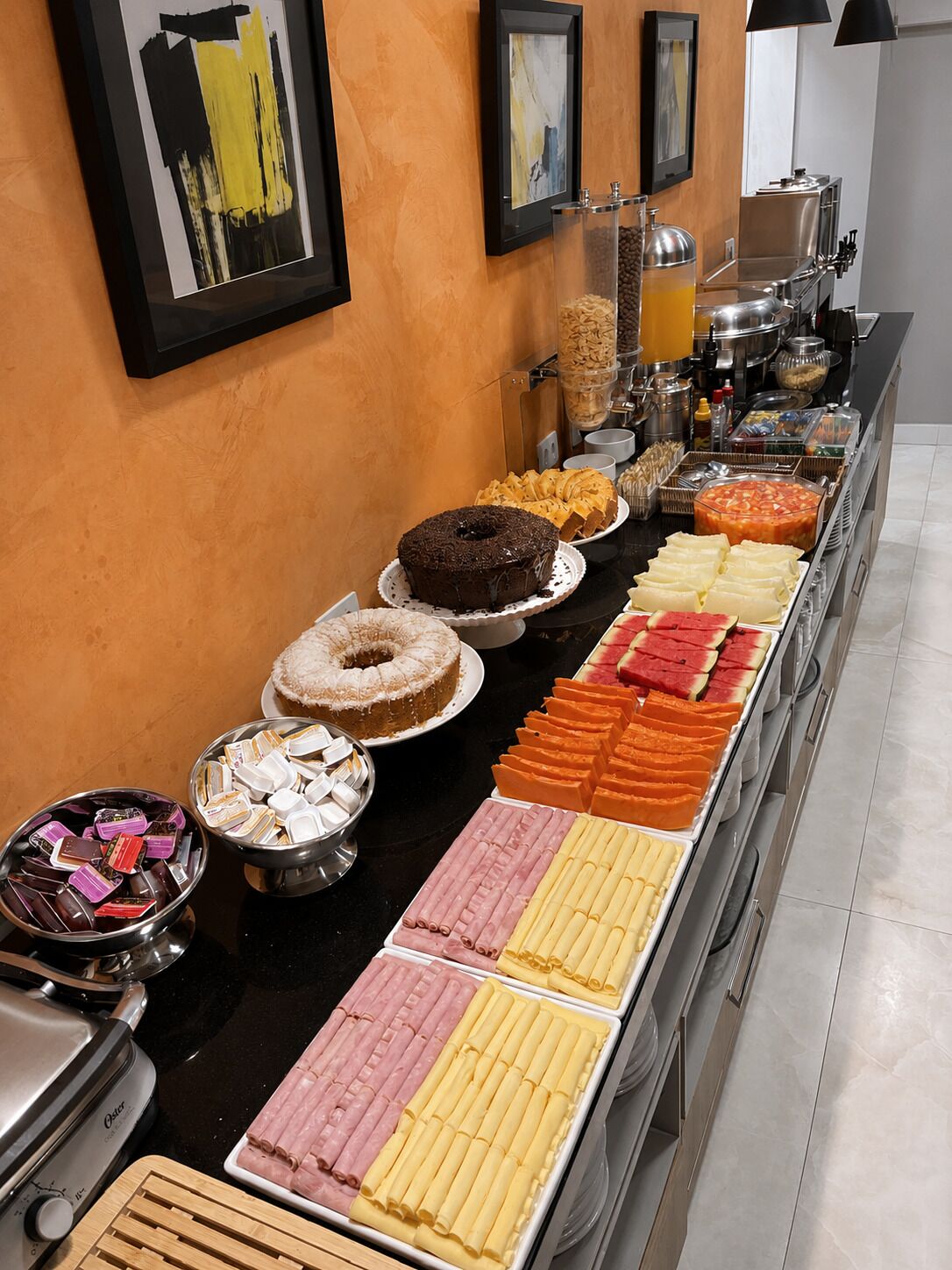 Buffet déjeuner gratuit tous les jours