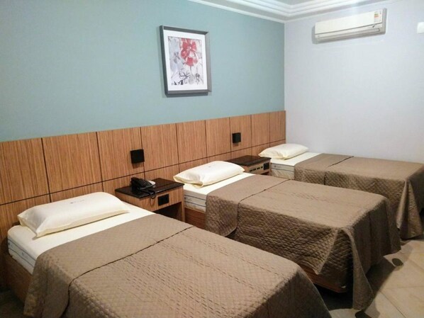 標準三人房, 3 張單人床 | 書桌、免費 Wi-Fi、床單