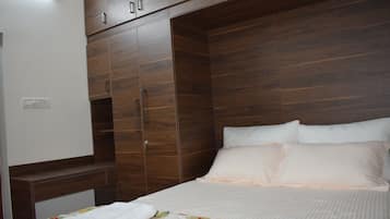 2 bedrooms, iron/ironing board, WiFi
