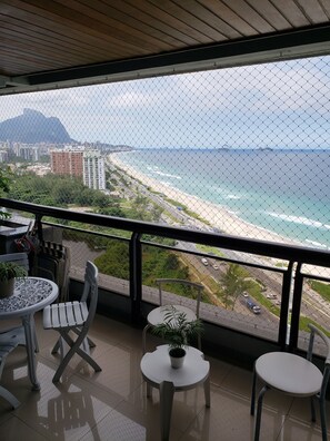 Balcony view - Apto Frente p/ Praia Barra da Tijuca c/ Garagem (Rio de Janeiro)