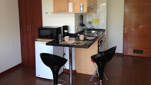 Appartement, 1 chambre, fumeurs | Cuisine privée | Réfrigérateur, micro-ondes, plaque de cuisson