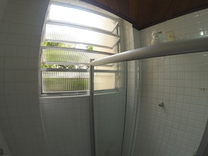 Novo Apto em Ipanema a 300m da Praia | Regadera en el baño