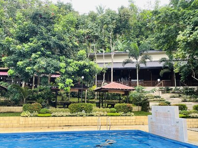 RELAX. UNWIND. REFRESH, OUR MOUNTAIN RESORTS AWAITS